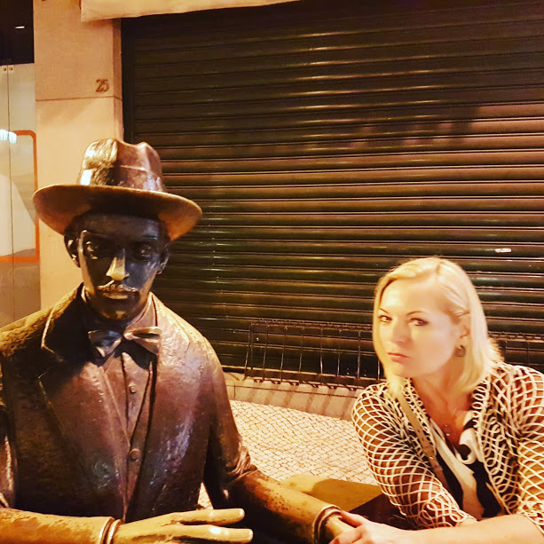 Estátua de Fernando Pessoa